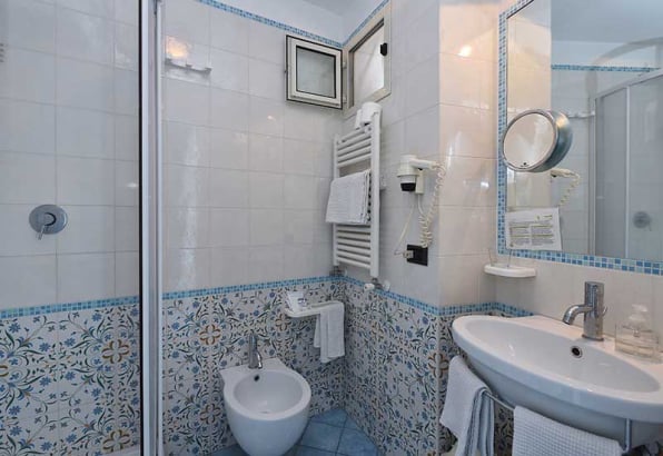 bagno della camera standard