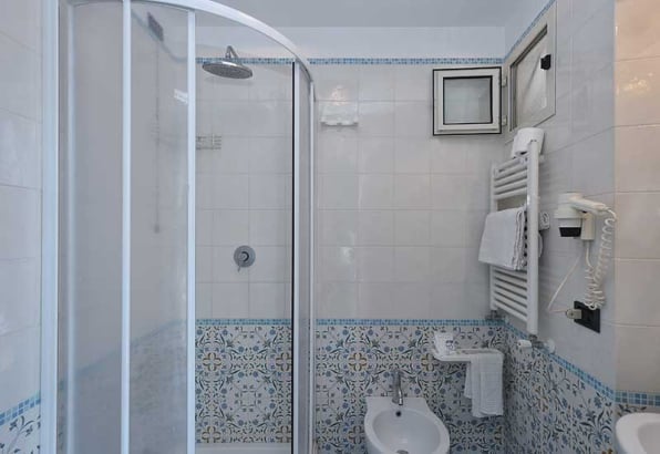 bagno della camera standard
